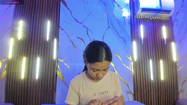 Snapshot of VictoriaDuart chatting on 03-10-26, 02:44 VictoriaDuart online show from 03-10-26, 02:44