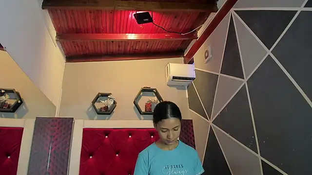 Snapshot of VictoriaDuart chatting on 03-22-26, 09:18 VictoriaDuart online show from 03-22-26, 09:18