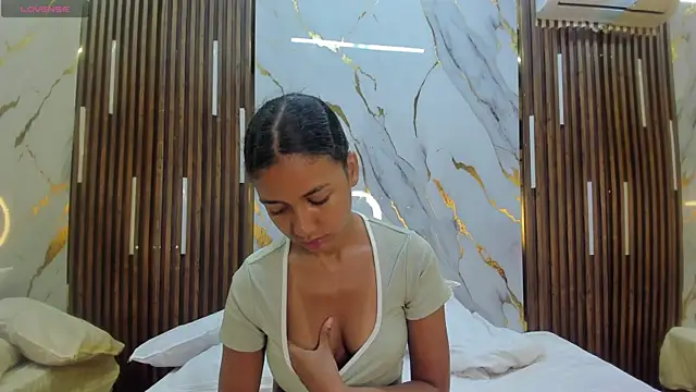 Snapshot of VictoriaDuart chatting on 03-27-26, 08:08 VictoriaDuart online show from 03-27-26, 08:08