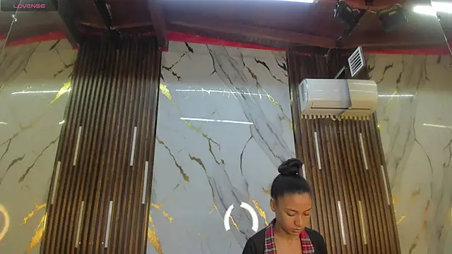 Snapshot of VictoriaDuart chatting on 03-28-26, 08:30 VictoriaDuart online show from 03-28-26, 08:30