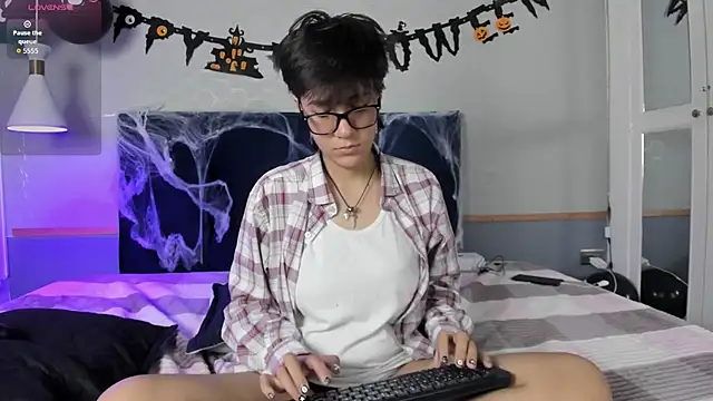 Tsuki Maru online show from 10-15-25, 07:47