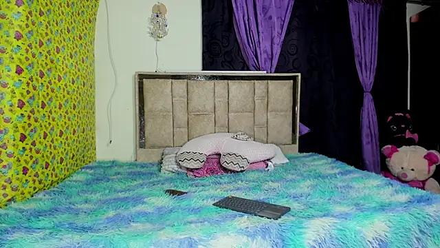 Snapshot of skinnyanddaphne chatting on 05-10-26, 06:46 skinnyanddaphne online show from 05-10-26, 06:46