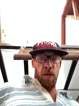 Snapshot of KE6FRAN7 chatting on 09-15-25, 04:40 KE6FRAN7 online show from 09-15-25, 04:40