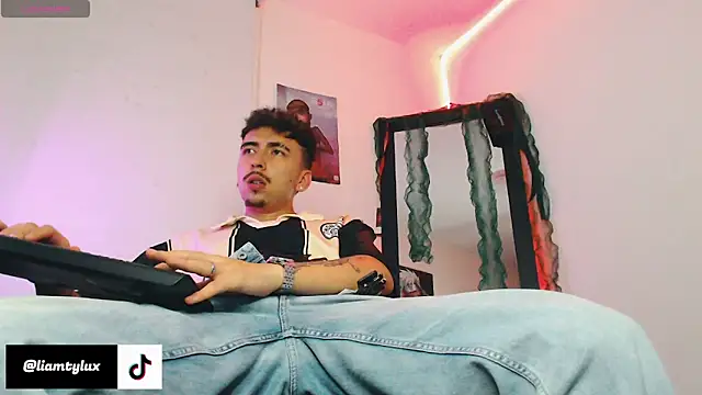 Snapshot of liamty_luxor chatting on 01-10-26, 05:20 liamty luxor online show from 01-10-26, 05:20