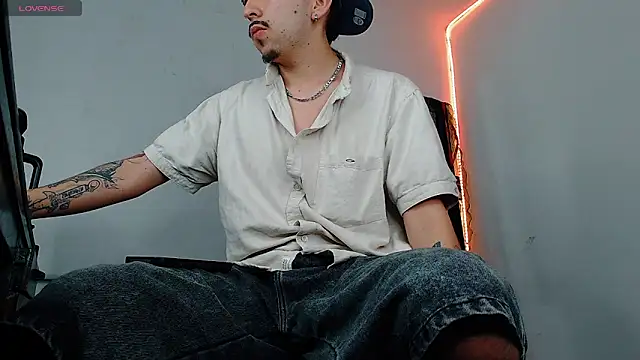 Snapshot of liamty_luxor chatting on 02-06-26, 05:45 liamty luxor online show from 02-06-26, 05:45