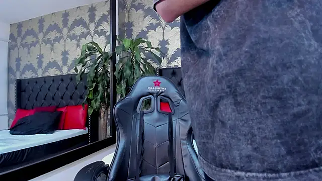 Lean Portman online show from 04-16-26, 03:02