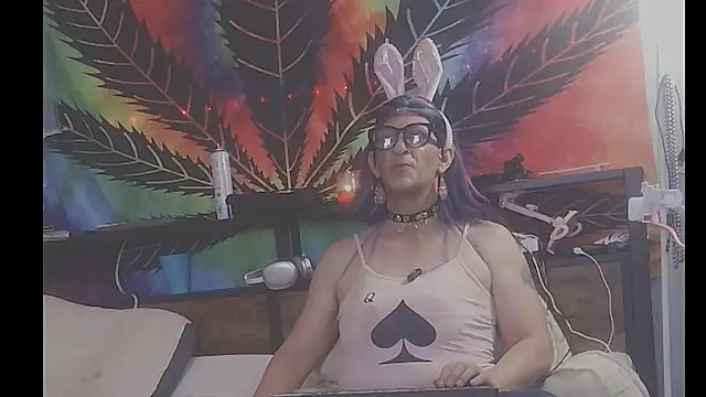 Snapshot of mistismoker chatting on 04-15-26, 03:13 mistismoker online show from 04-15-26, 03:13