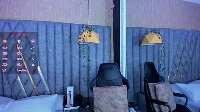 SkylerBloomm online show from 04-13-26, 03:23