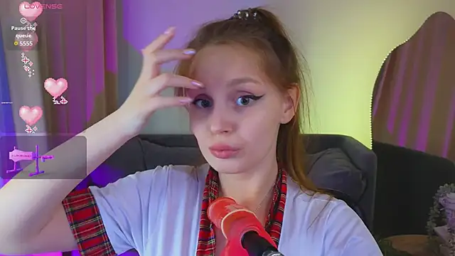 Snapshot of HoneyLace_ chatting on 04-11-26, 03:38 HoneyLace online show from 04-11-26, 03:38