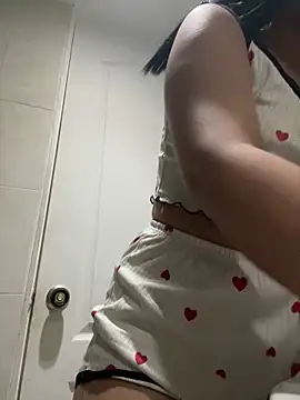 Snapshot of tony_and_katy chatting on 04-08-26, 12:27 tony and katy online show from 04-08-26, 12:27