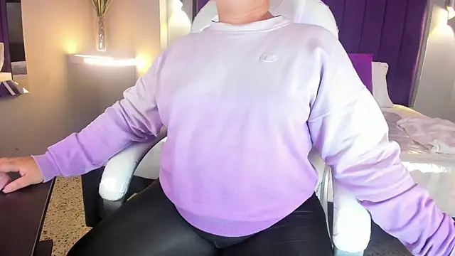 Miss Francheska online show from 02-24-26, 12:03