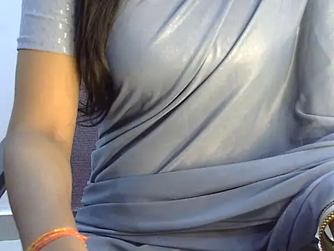 Hott Noor online show from 10-19-25, 03:12