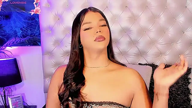 Valeria Swett  online show from 05-30-26, 08:39