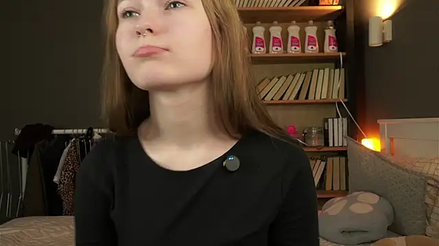 LynHillaire online show from 02-14-26, 11:18