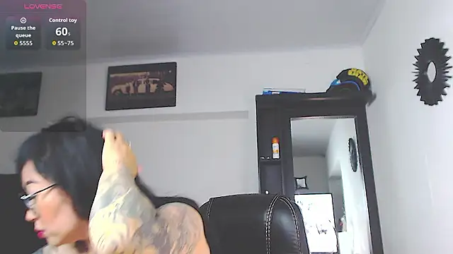 Vicky hotmilf online show from 03-05-26, 08:43