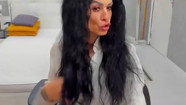 Snapshot of MarbellaRyder chatting on 05-11-26, 03:18 MarbellaRyder online show from 05-11-26, 03:18