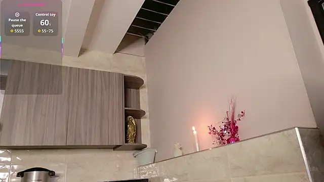 Catalina-Malave online show from 10-28-25, 04:27