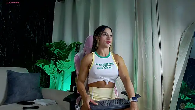 Snapshot of Emily_Foxx01 chatting on 05-09-26, 11:21 Emily Foxx01 online show from 05-09-26, 11:21