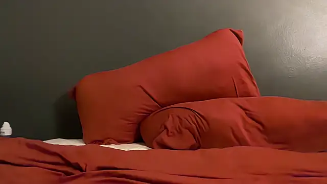 Snapshot of maskedboy1 chatting on 10-26-25, 12:33 maskedboy1 online show from 10-26-25, 12:33