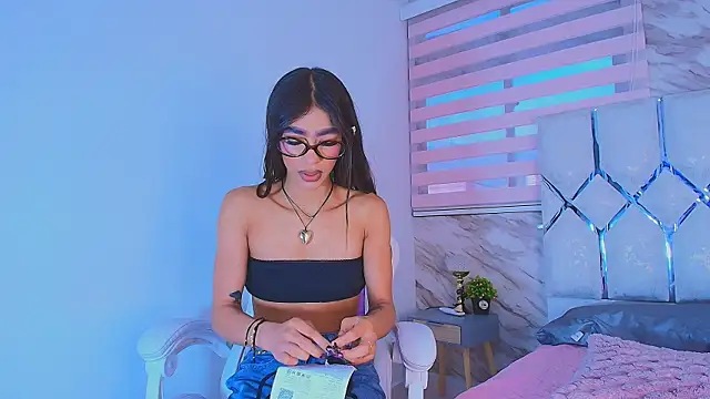 Snapshot of collet_1 chatting on 05-31-26, 12:01 collet 1 online show from 05-31-26, 12:01