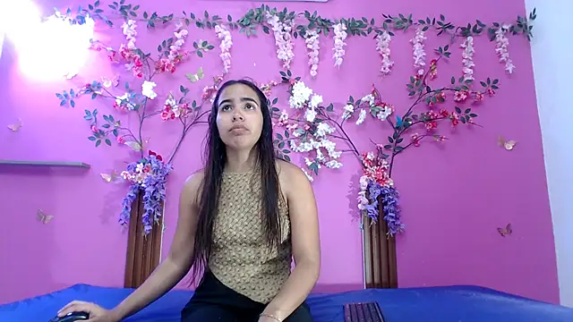 skinnysofia18 online show from 05-17-26, 01:51
