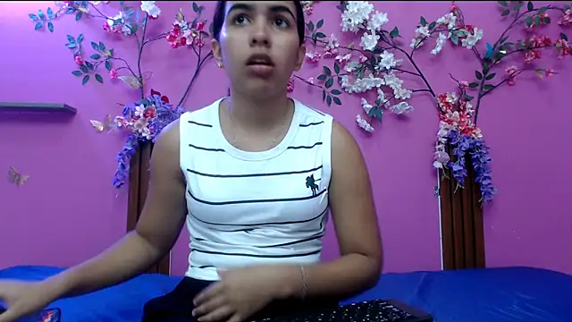 skinnysofia18 online show from 05-25-26, 02:34