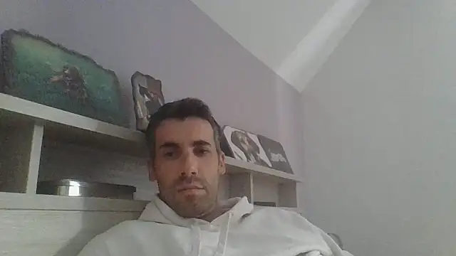 JulioIsHere4you online show from 05-15-26, 08:54