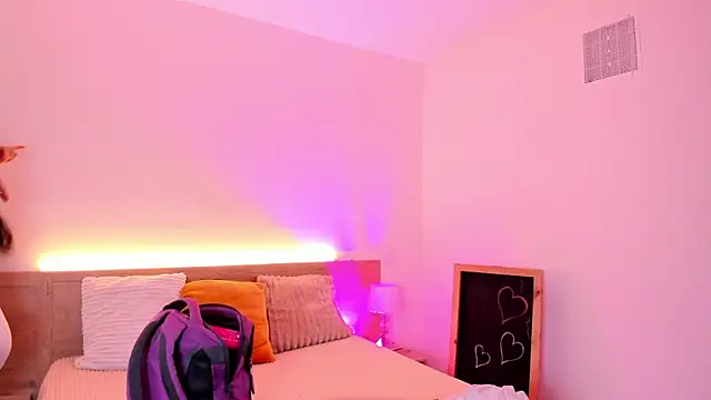 Bella Sumers online show from 07-08-26, 03:49