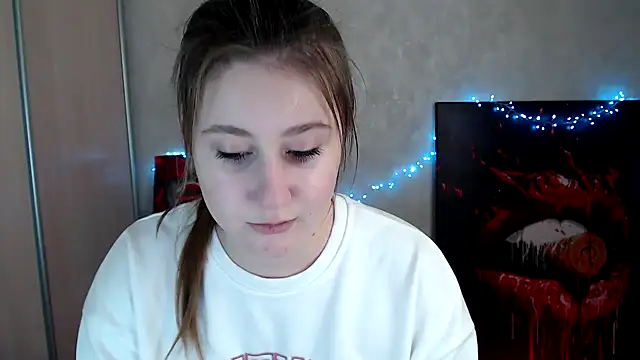 Snapshot of Milka_kamila chatting on 04-14-26, 12:11 Milka kamila online show from 04-14-26, 12:11