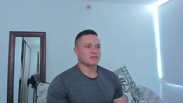 Snapshot of KingLevi01 chatting on 03-20-26, 04:01 KingLevi01 online show from 03-20-26, 04:01