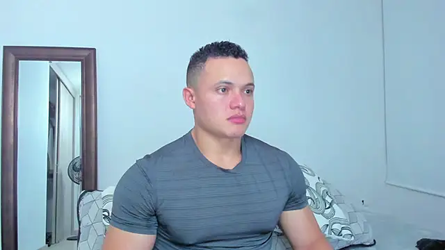 Snapshot of KingLevi01 chatting on 04-05-26, 01:47 KingLevi01 online show from 04-05-26, 01:47