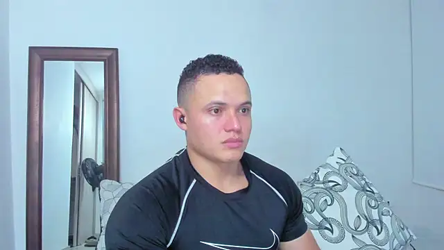 Snapshot of KingLevi01 chatting on 04-14-26, 12:05 KingLevi01 online show from 04-14-26, 12:05