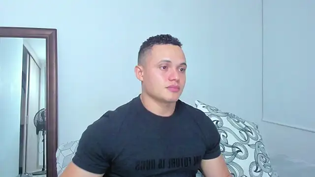 Snapshot of KingLevi01 chatting on 04-15-26, 01:23 KingLevi01 online show from 04-15-26, 01:23