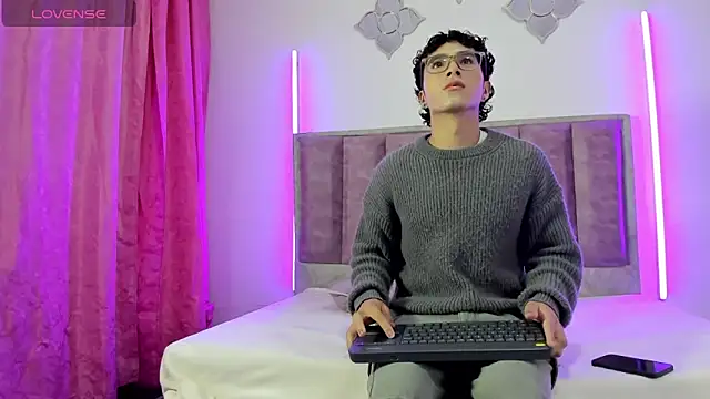 0anonimo bottom1 online show from 09-15-25, 12:38