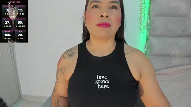 Snapshot of roselyn_caprice chatting on 06-12-26, 01:59 roselyn caprice online show from 06-12-26, 01:59