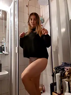 Snapshot of story_of_sarah chatting on 04-10-26, 08:57 story of sarah online show from 04-10-26, 08:57