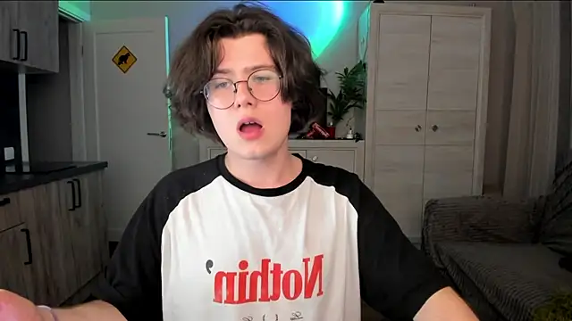 Derek Shameless online show from 06-18-26, 07:40