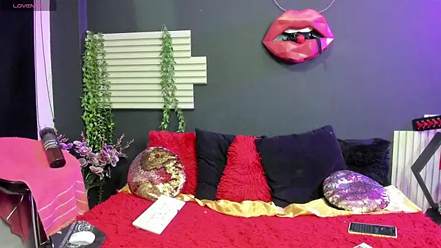 kinky momm online show from 06-19-26, 04:33