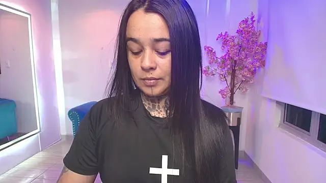 Black roseee online show from 04-15-26, 03:57