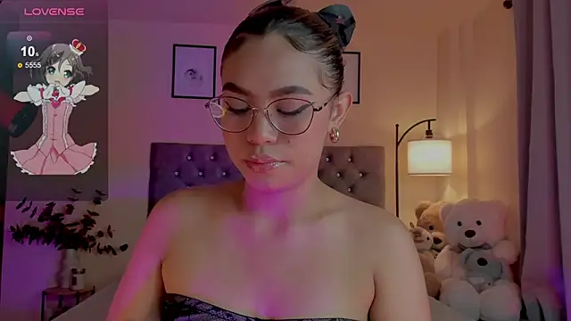 Snapshot of OxanaFedorova1- chatting on 04-15-26, 09:15 OxanaFedorova1- online show from 04-15-26, 09:15