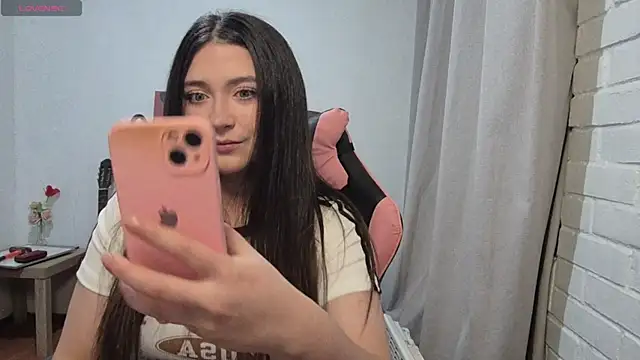 Snapshot of valentinauwu chatting on 05-16-26, 03:03 valentinauwu online show from 05-16-26, 03:03