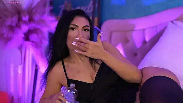 Bella Jonnes online show from 12-20-25, 08:27