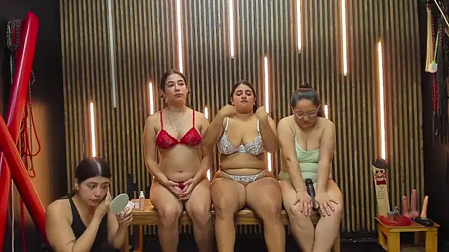 Snapshot of VantablackBDSMShow_ chatting on 04-08-26, 12:49 VantablackBDSMShow online show from 04-08-26, 12:49