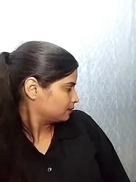 Snapshot of Hot-Pooja25 chatting on 02-03-26, 08:52 Hot-Pooja25 online show from 02-03-26, 08:52