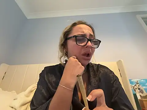 petitelucyXoxx online show from 06-11-26, 05:55