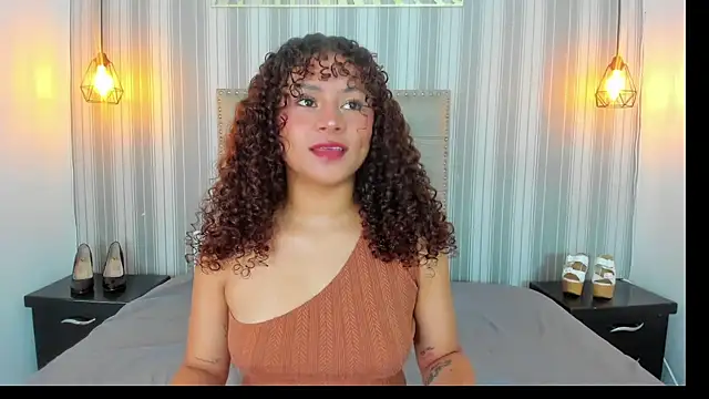 Snapshot of Sofiapassionne chatting on 06-23-26, 02:48 Sofiapassionne online show from 06-23-26, 02:48