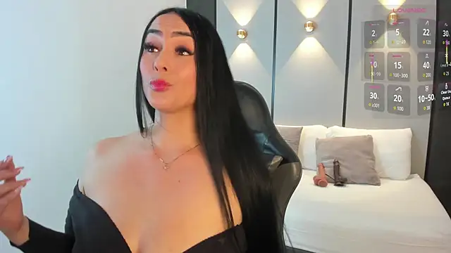 Snapshot of ashly_moonn chatting on 06-10-26, 12:37 ashly moonn online show from 06-10-26, 12:37