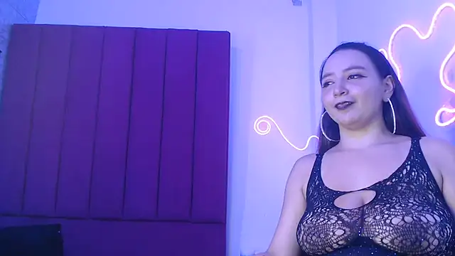 Mia2xsmith online show from 06-18-26, 08:47