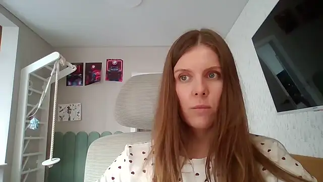 Zolira online show from 06-15-26, 01:13