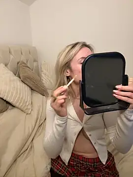 Snapshot of SexySaraxxoo chatting on 10-21-25, 05:13 SexySaraxxoo online show from 10-21-25, 05:13